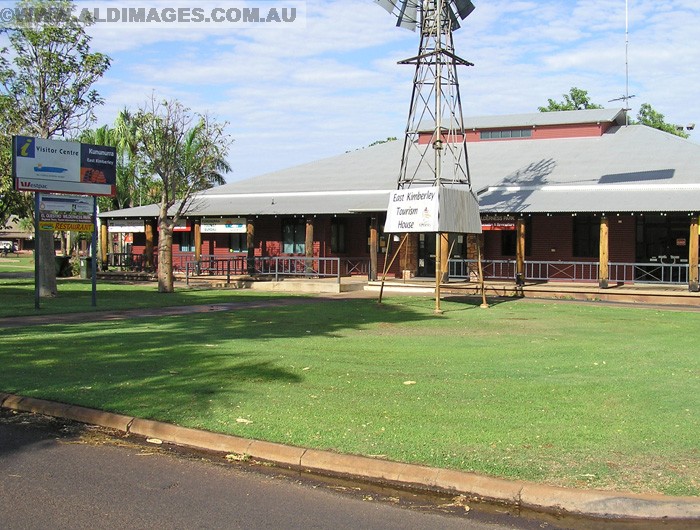 678x507 pixels (221K)